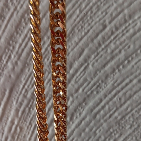 CHANEL Gold Logo Chain Necklace - Picture 5 of 5